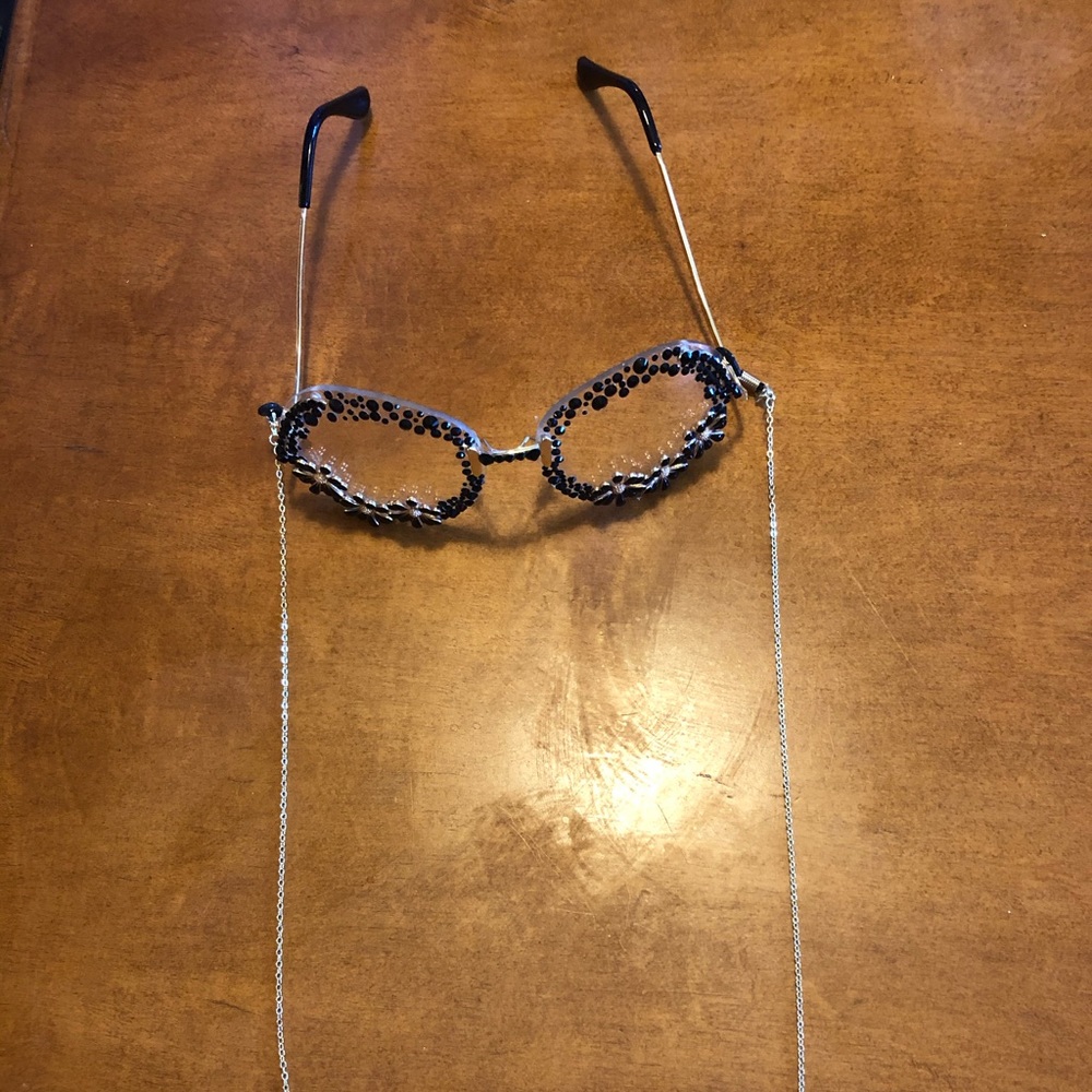 Black rhinestone & flower chain sunglasses